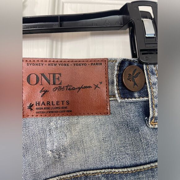 One Teaspoon cuffed distressed denim shorts size 0 - Picture 3 of 5